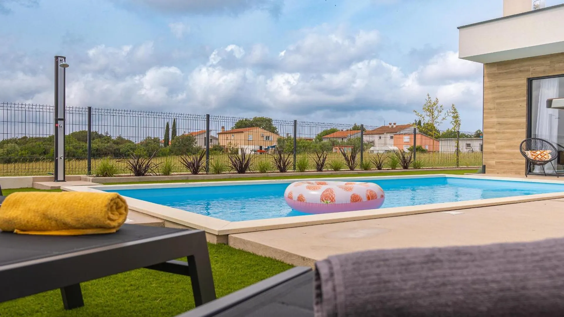 Villa Aura